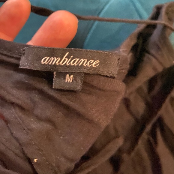 Black halter tank top with keyhole and back - Picture 4 of 4